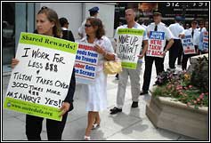 ual employees picketing in chicago
