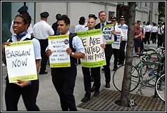 UAL Employees picketing in Chicago